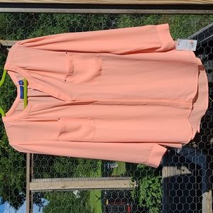 🍑 Beautiful Button Down Blouse
